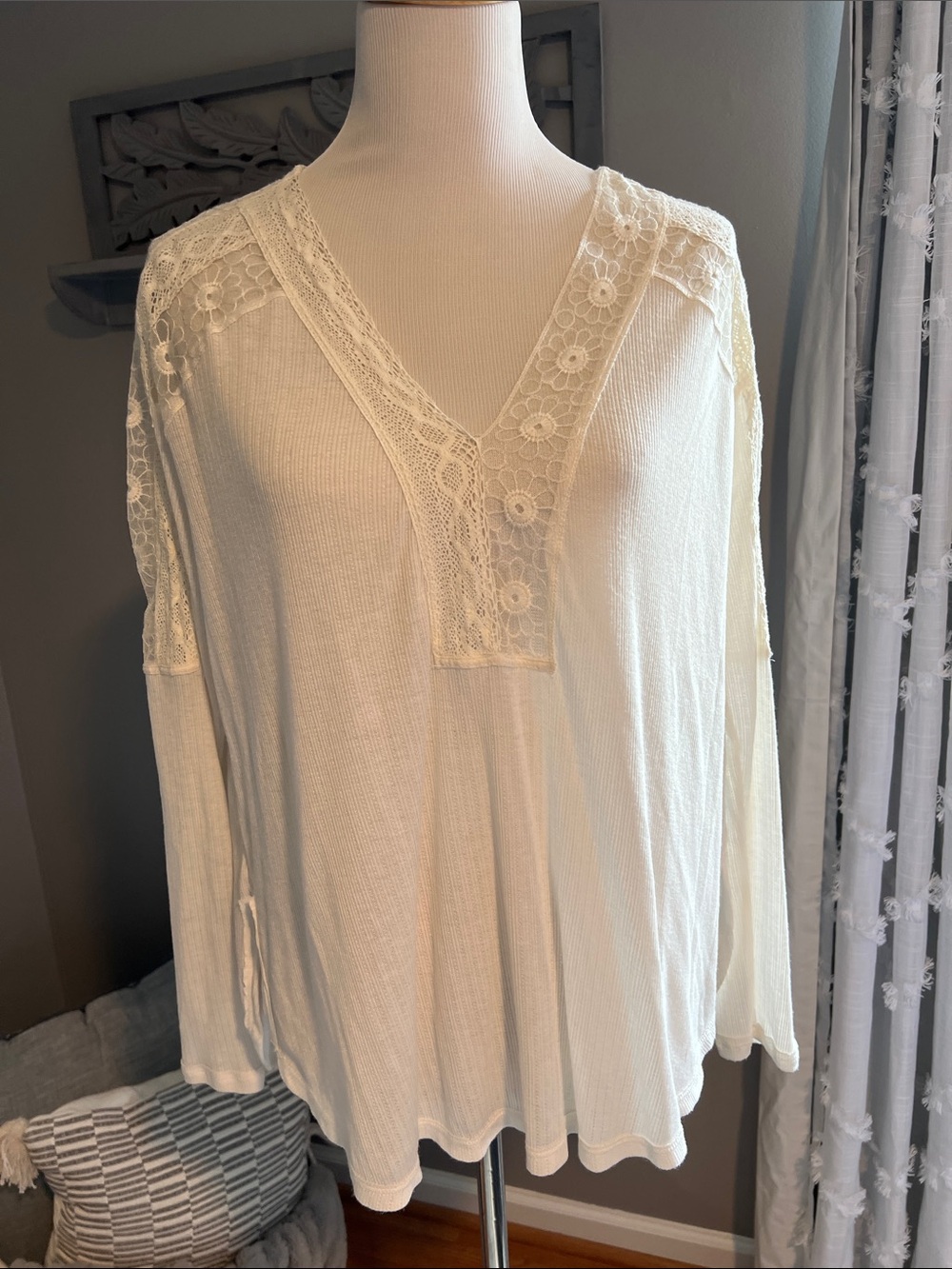 Free People Women’s Cream Lace-Trim V-Neck Long-Sleeve Top Size Medium